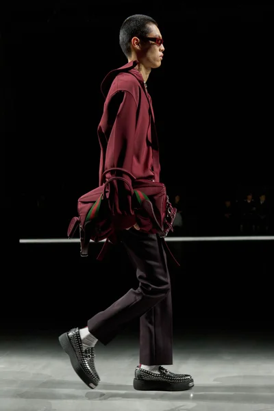 Look 18